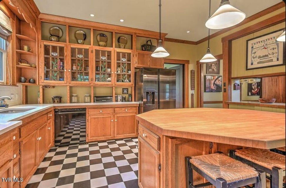 Photo #32: 940 Park St Street