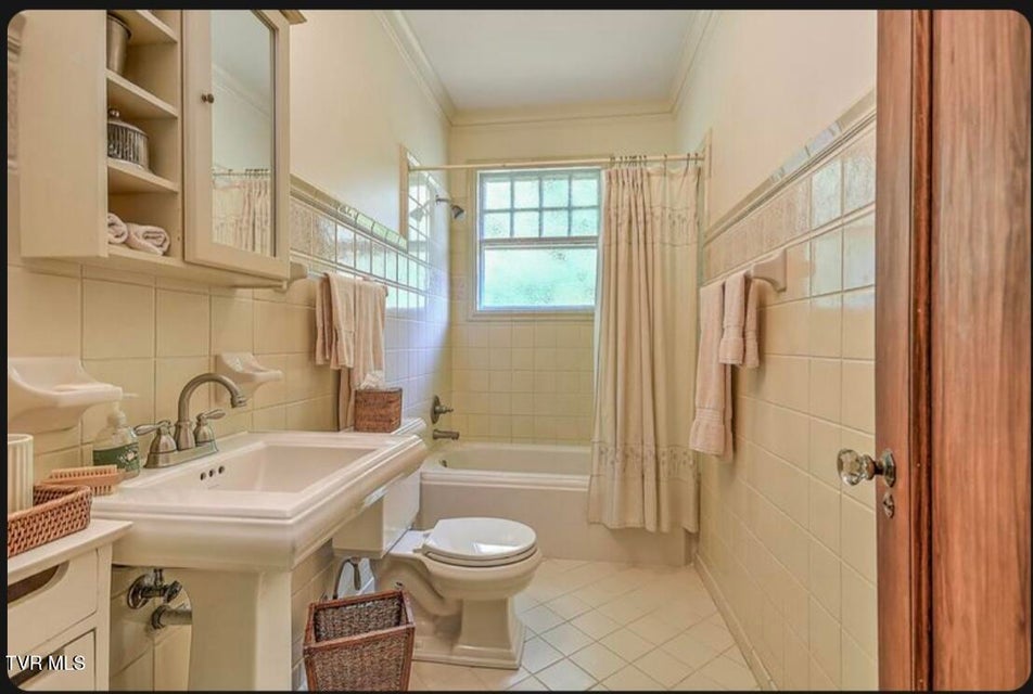 Photo #50: 940 Park St Street