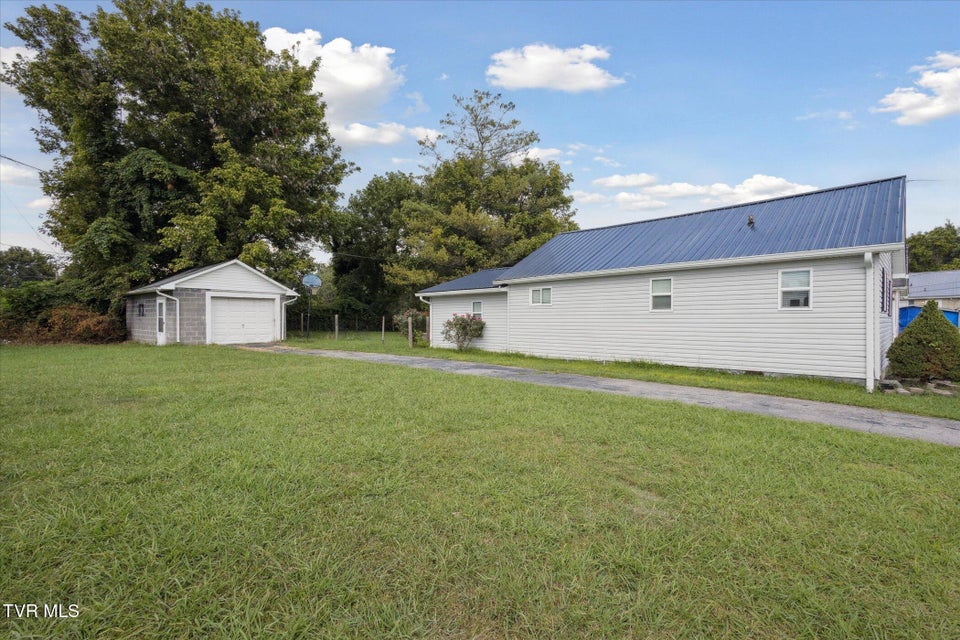 Photo #21: 924 Campbell Street