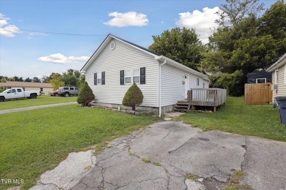 Photo #24: 924 Campbell Street