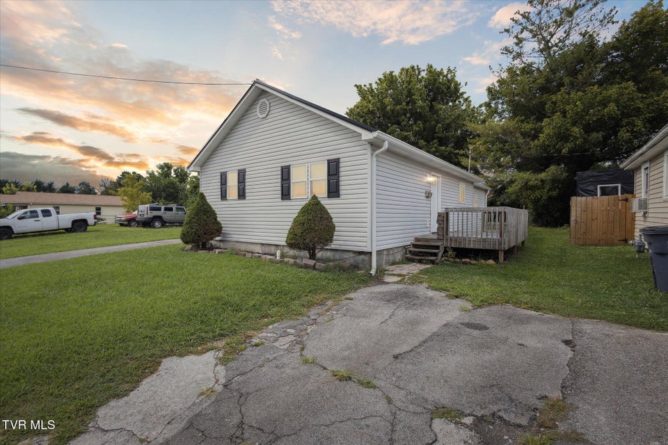 Photo #25: 924 Campbell Street