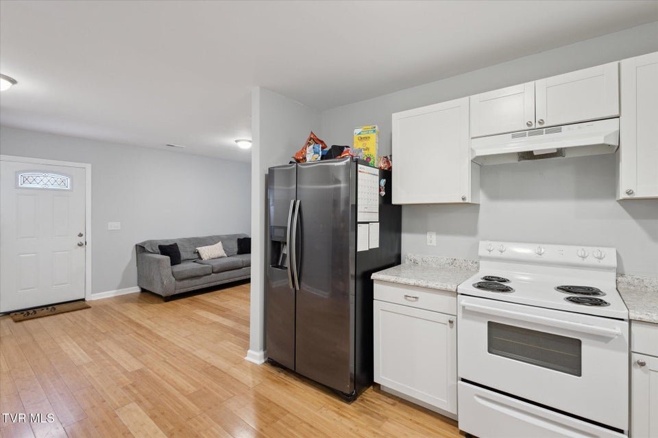 Photo #10: 924 Campbell Street