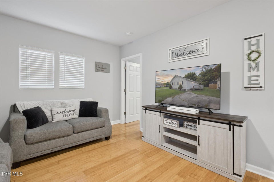 Photo #3: 924 Campbell Street