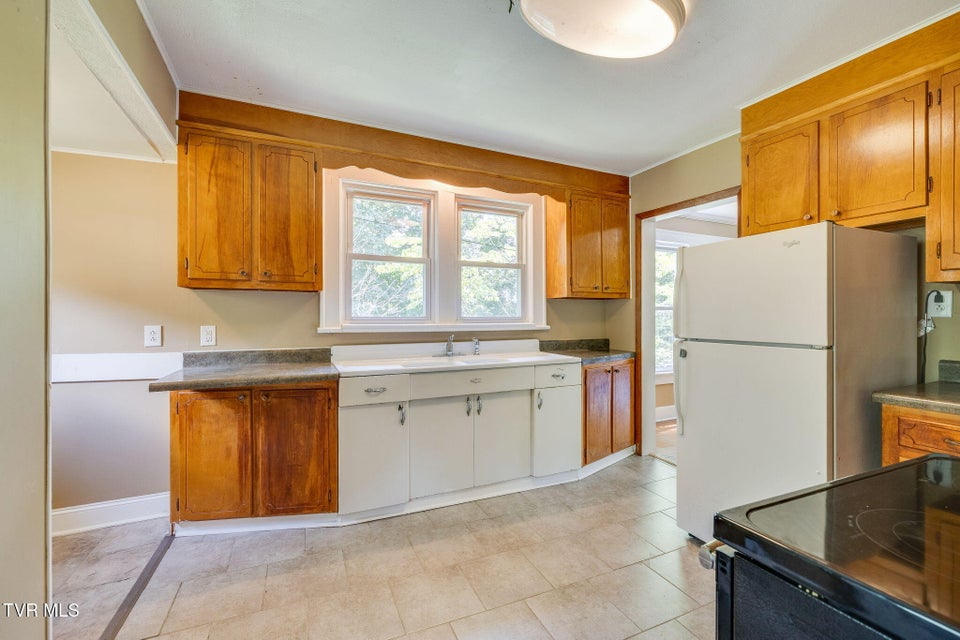 Photo #12: 1019 Florida Avenue