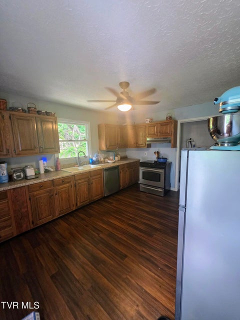 Photo #5: 948 Victoria Dr