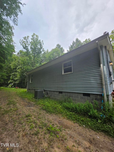 Photo #3: 948 Victoria Dr