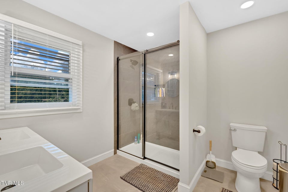 Photo #13: 104 Lynn Lane