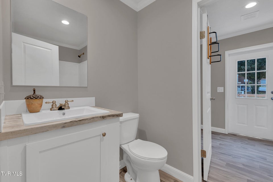 Photo #13: 1024 Walnut Avenue