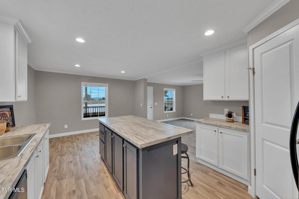 Photo #8: 1024 Walnut Avenue