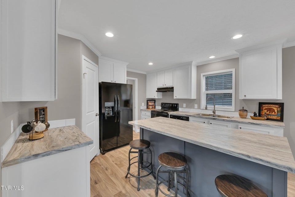 Photo #6: 1024 Walnut Avenue