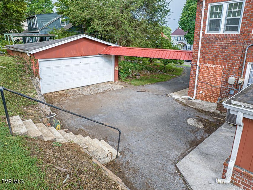 Photo #9: 801 Prospect Avenue
