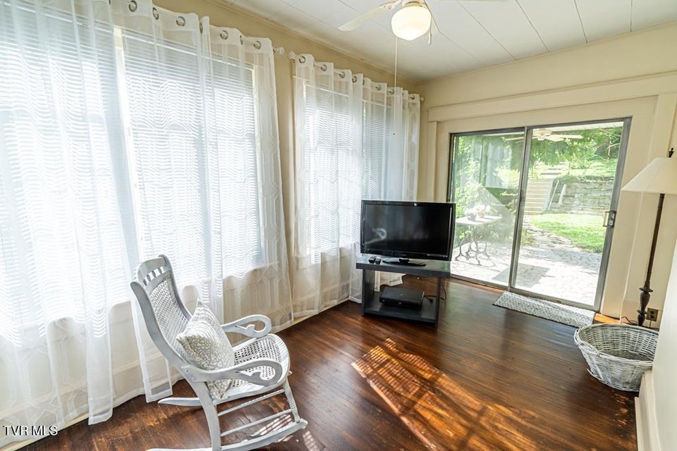 Photo #29: 801 Prospect Avenue