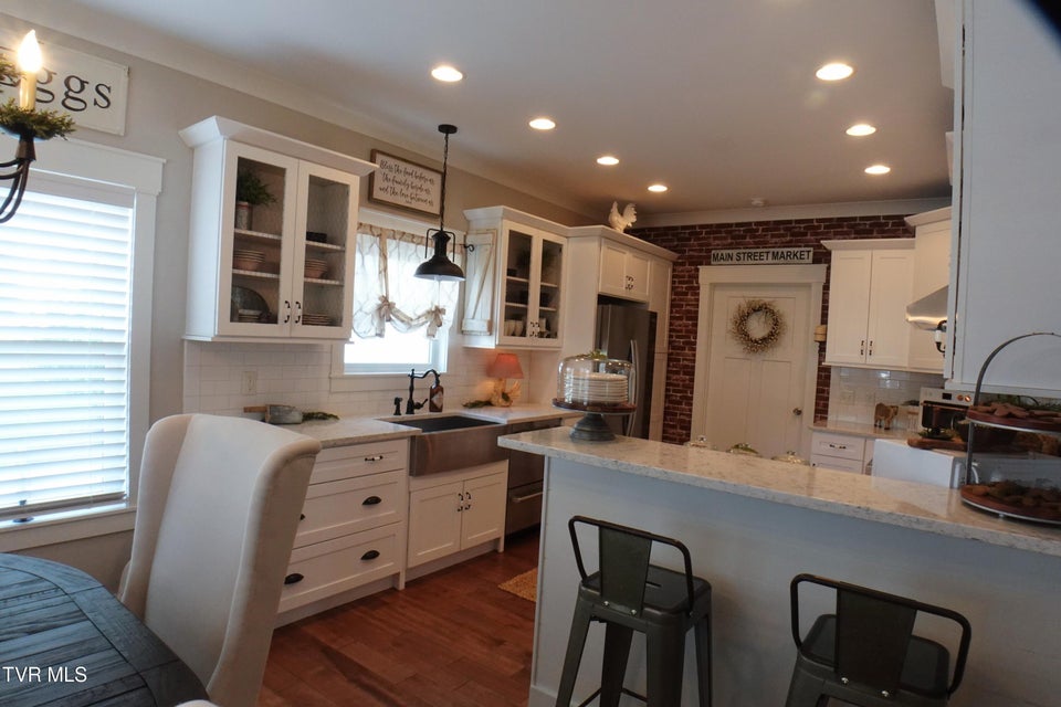 Photo #18: 285 Princeton Gardens Drive