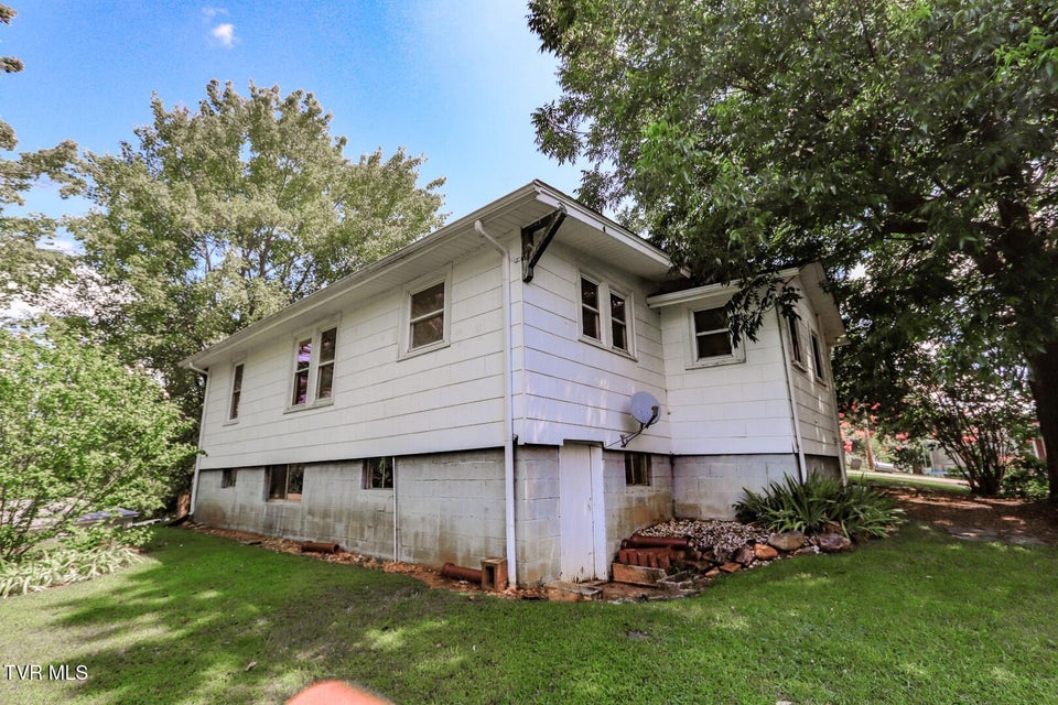 Photo #8: 141 Hiola St