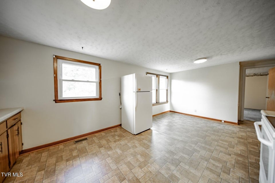 Photo #16: 141 Hiola St