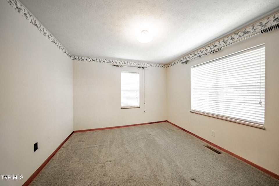 Photo #21: 141 Hiola St