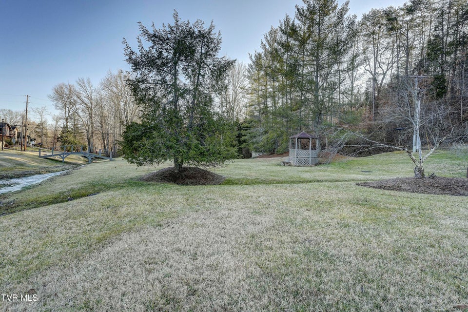 Photo #38: 261 Willowbend Place