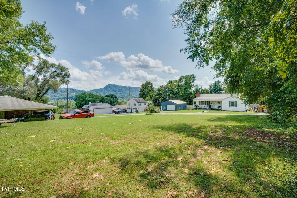 Photo #5: 617 Drake Ave Avenue