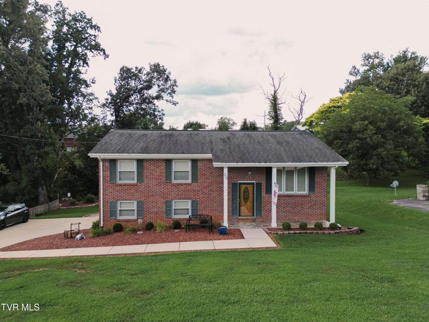 Photo #3: 300 Pinecrest Drive