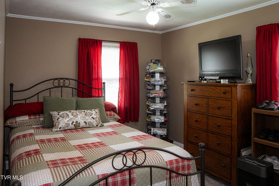 Photo #41: 300 Pinecrest Drive