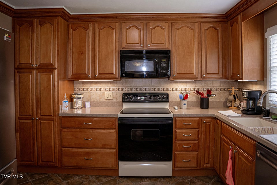 Photo #24: 300 Pinecrest Drive