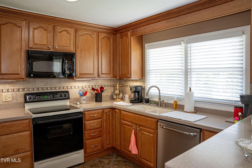 Photo #25: 300 Pinecrest Drive