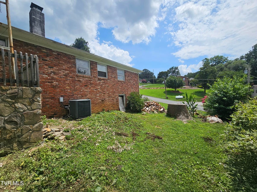 Photo #5: 220 Blue Haven Drive