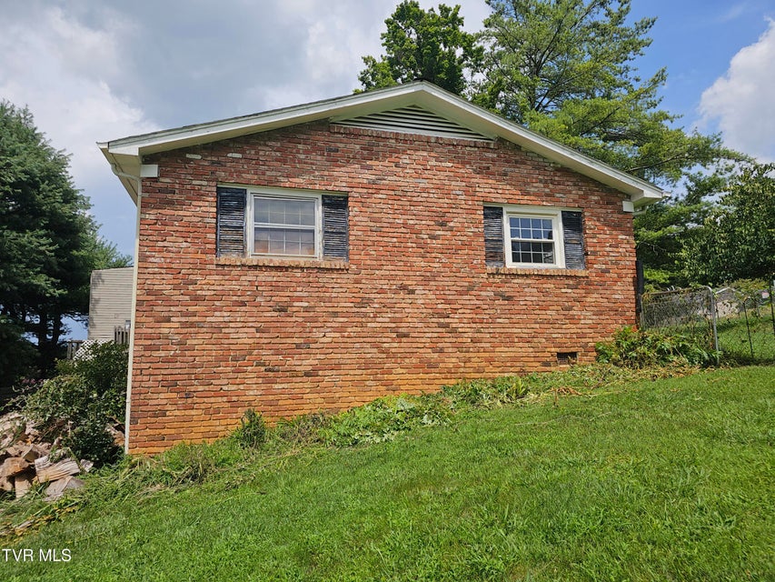 Photo #8: 220 Blue Haven Drive