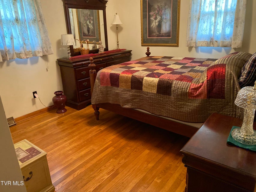 Photo #6: 400 Kaywood Avenue