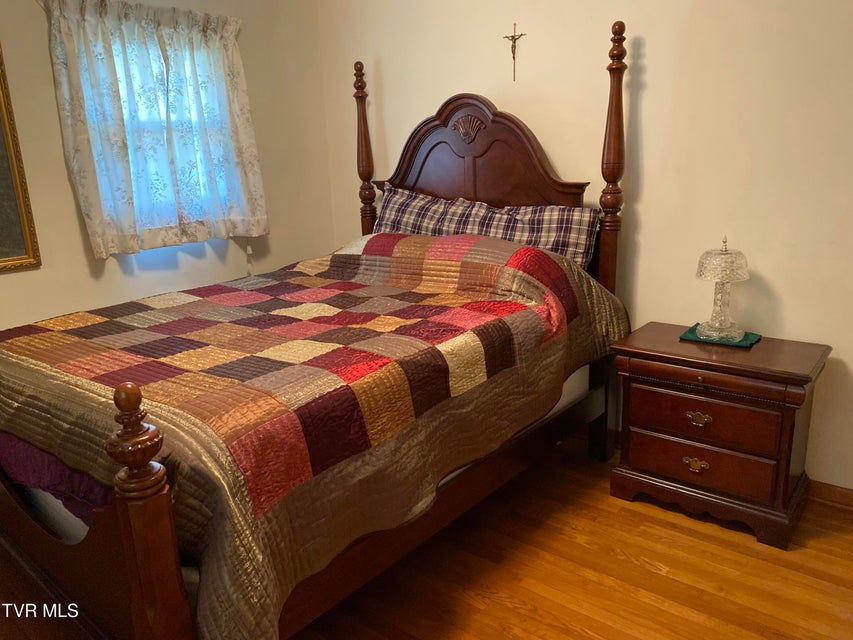 Photo #7: 400 Kaywood Avenue