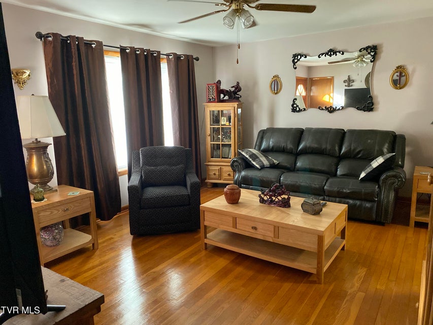 Photo #3: 400 Kaywood Avenue