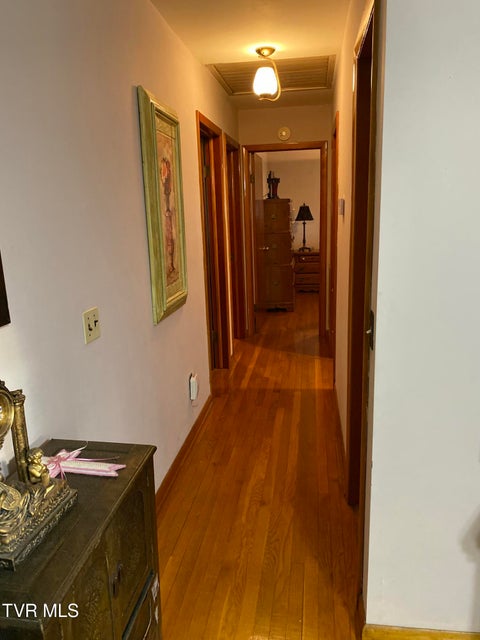 Photo #22: 400 Kaywood Avenue