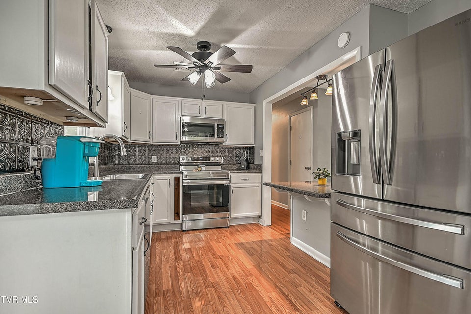 Photo #11: 10187 Oakwinds Circle