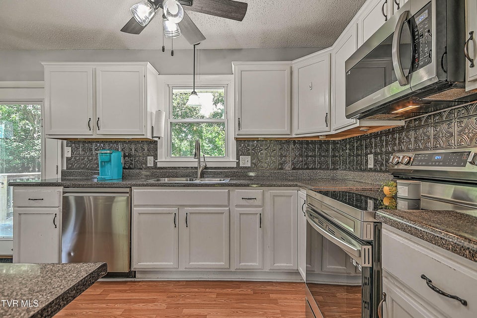 Photo #14: 10187 Oakwinds Circle