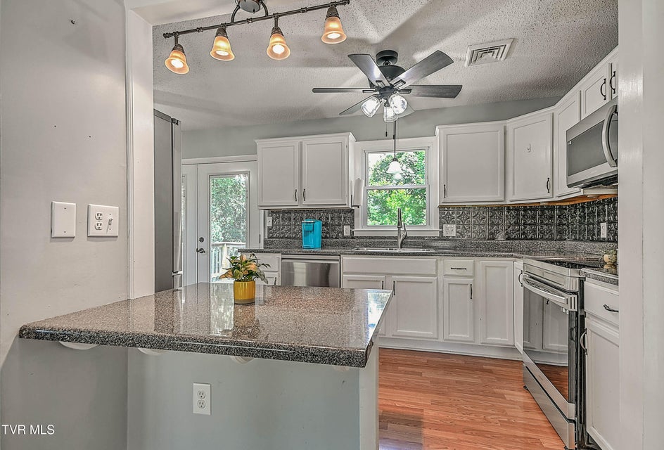 Photo #15: 10187 Oakwinds Circle