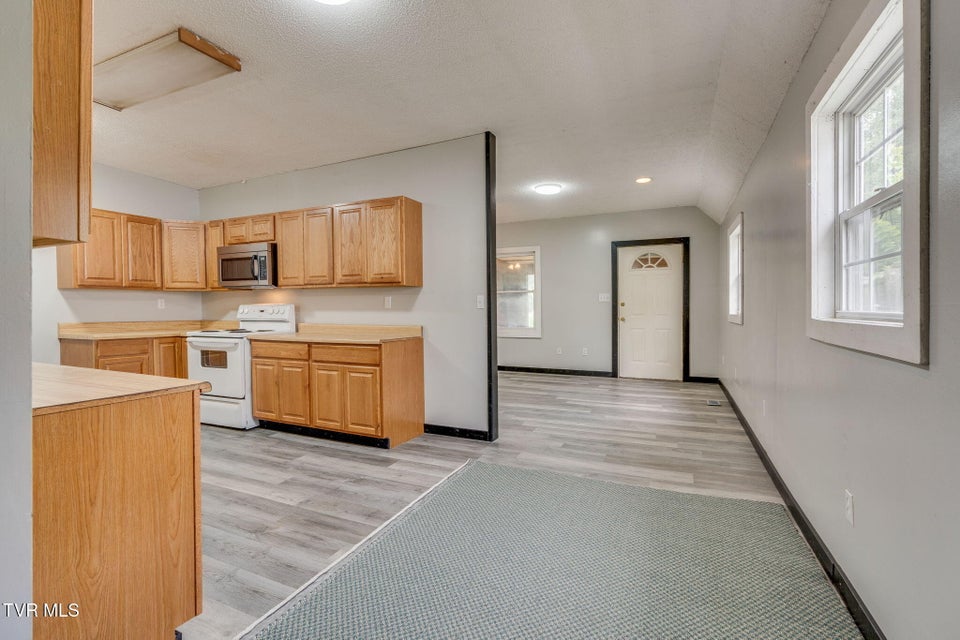 Photo #9: 950 Barker Street