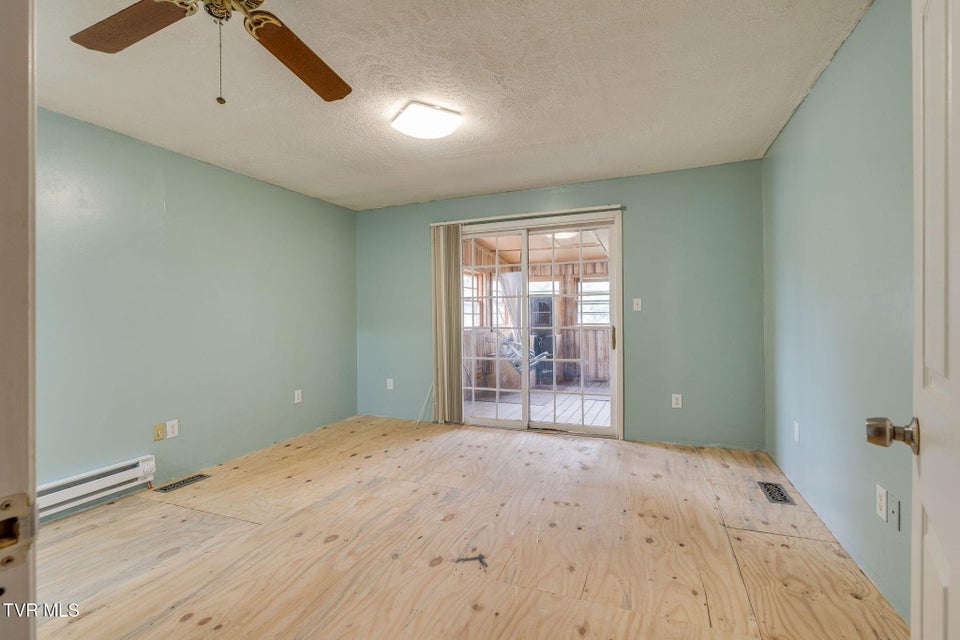 Photo #16: 950 Barker Street