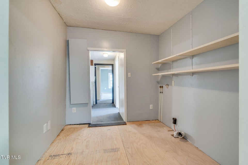 Photo #18: 950 Barker Street