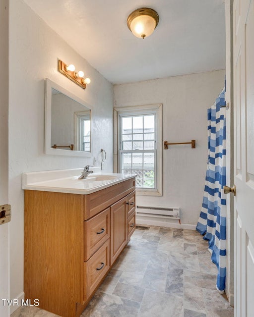 Photo #19: 950 Barker Street