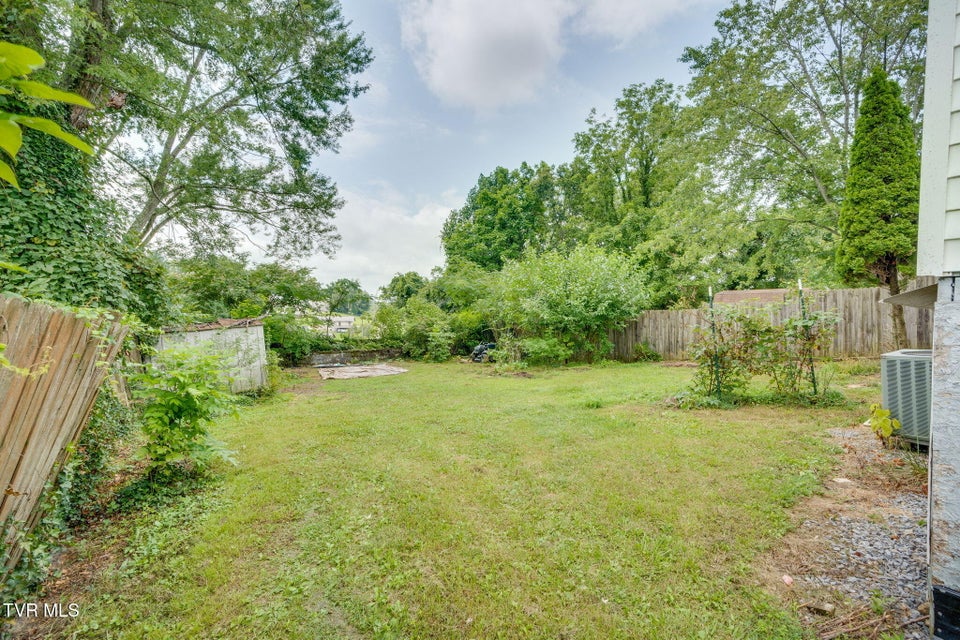 Photo #27: 950 Barker Street