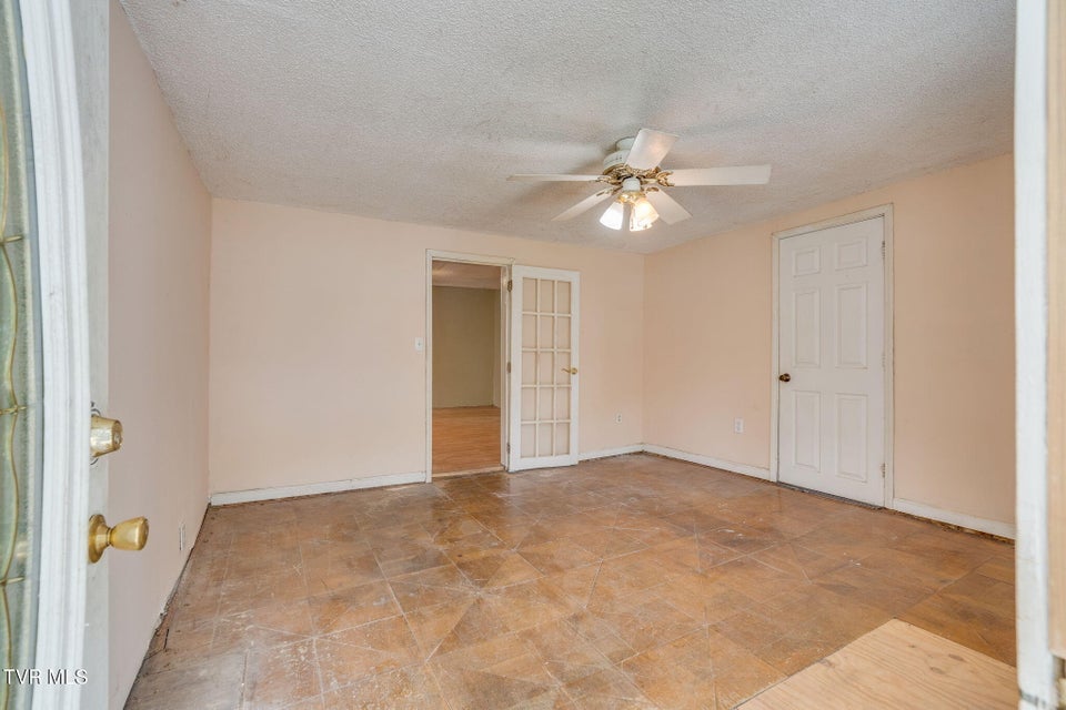 Photo #4: 950 Barker Street