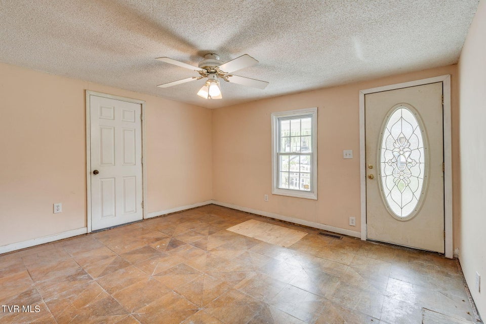 Photo #5: 950 Barker Street