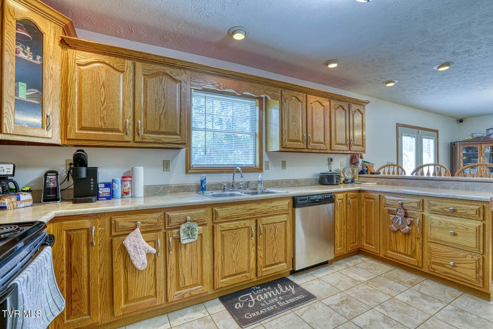 Photo #70: 293 Lee Valley Road