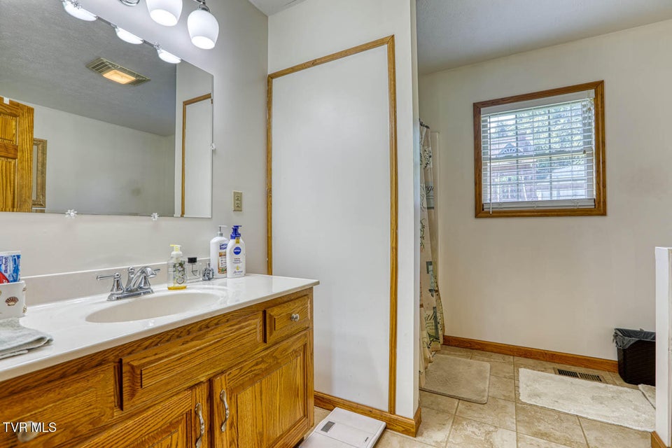 Photo #87: 293 Lee Valley Road