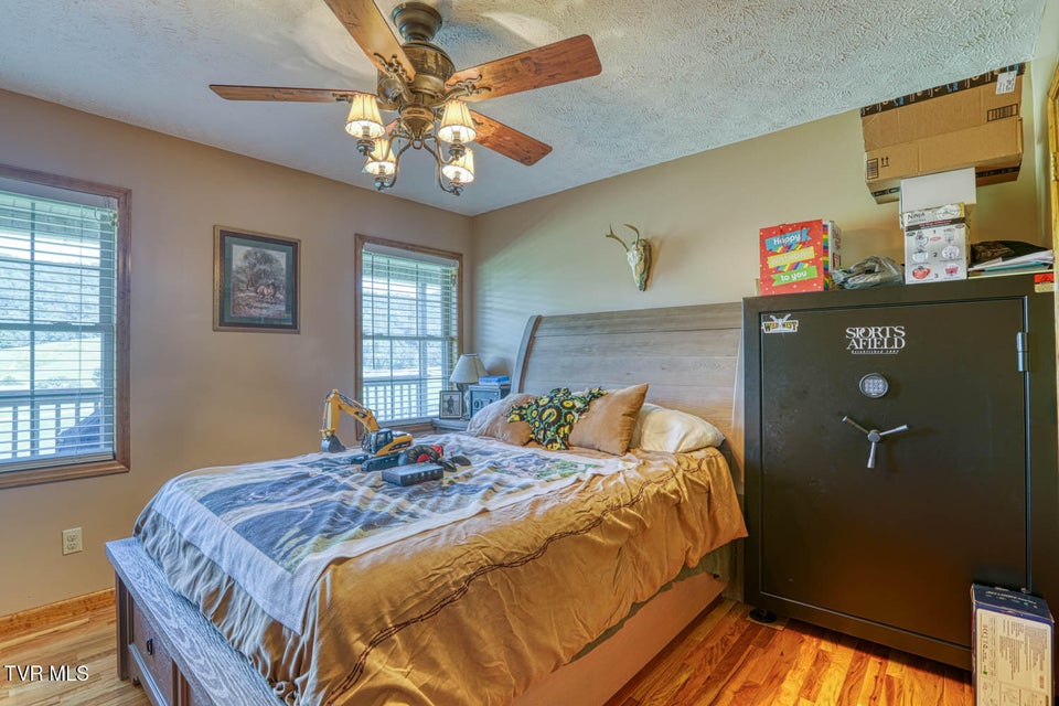 Photo #91: 293 Lee Valley Road