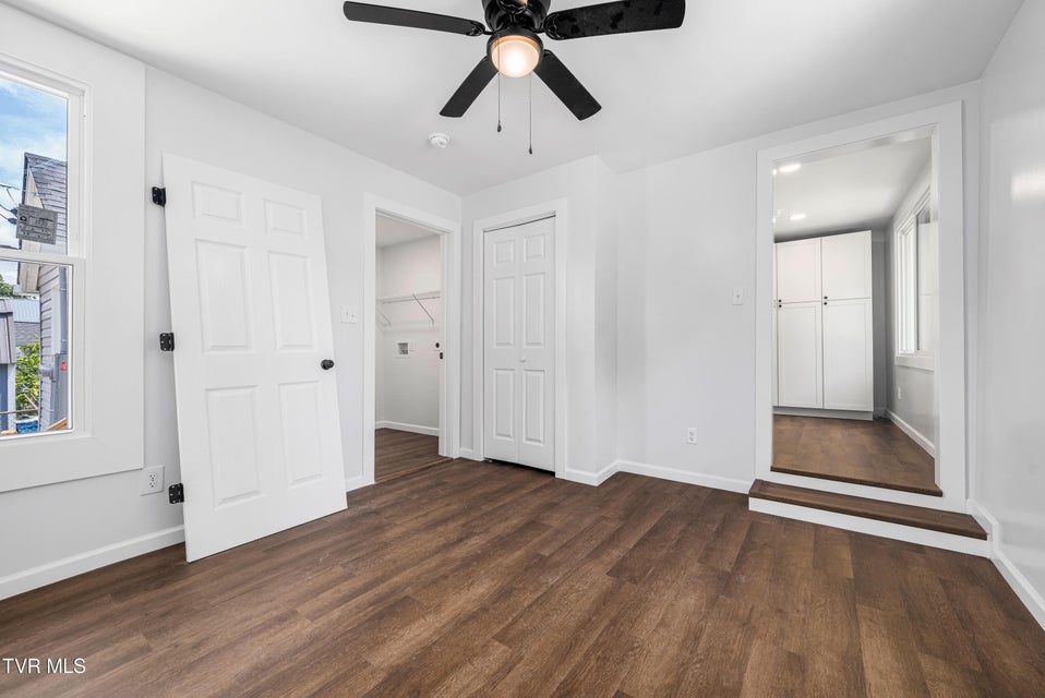 Photo #38: 1007 Spring Street