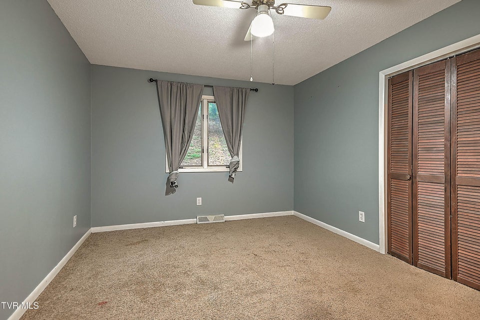 Photo #32: 2933 Cherokee Road