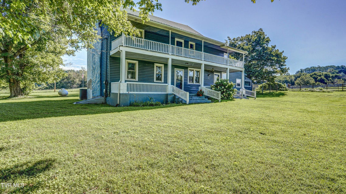 Photo #4: 4743 Greenwood Drive