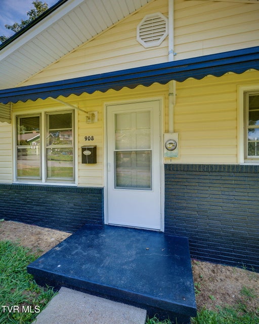 Photo #4: 908 Hillcrest Drive