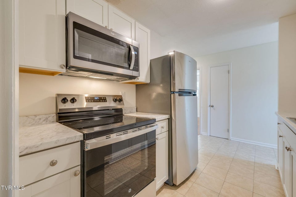 Photo #11: 908 Hillcrest Drive